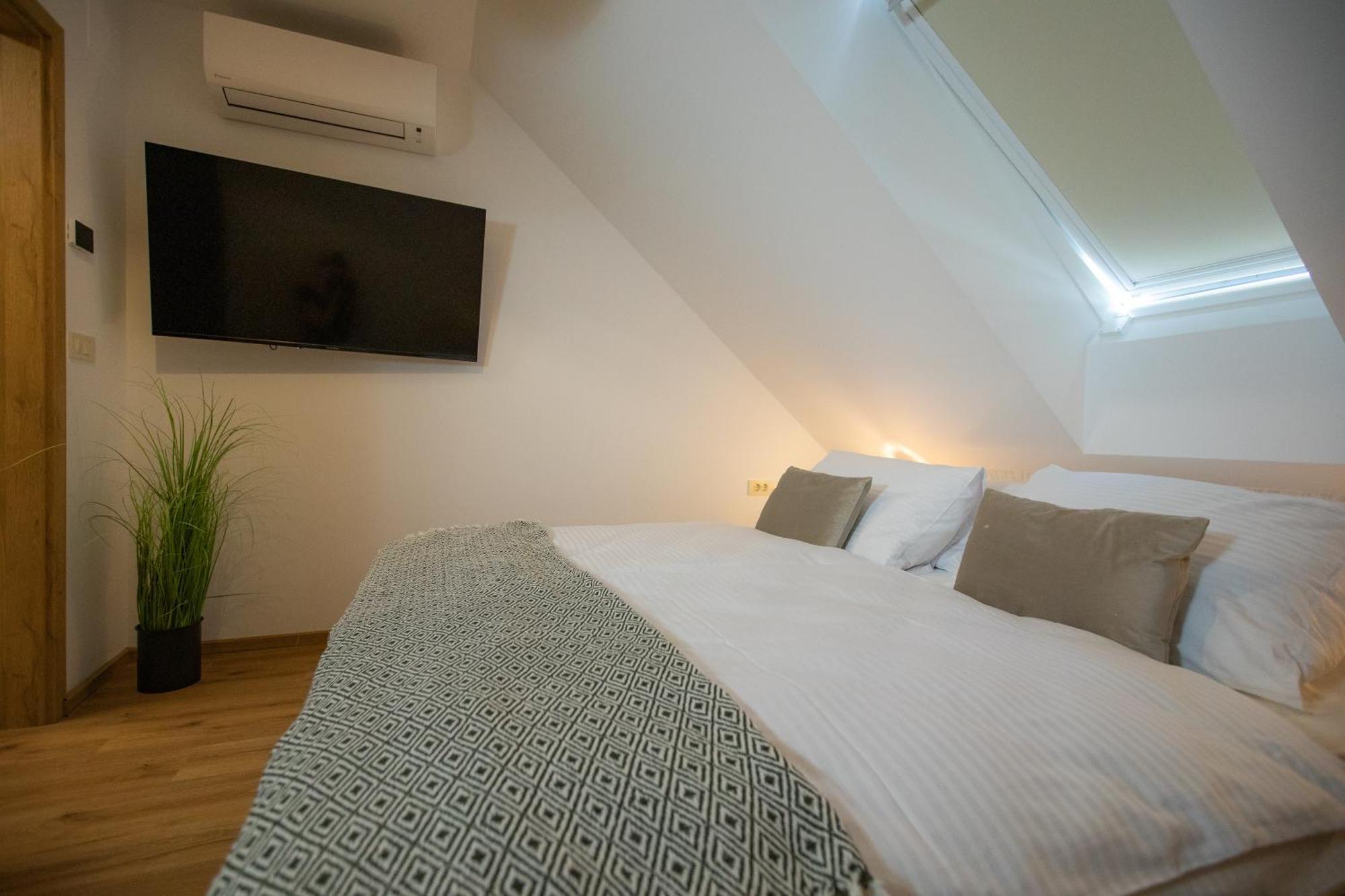 Hisa Trelc- Sobe Hotel Komenda Eksteriør billede